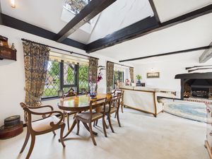 DINING AREA- click for photo gallery